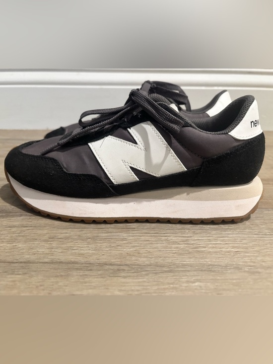 New Balance Shoes - New Balance 237 Black, White & Gray Classic Trainer
